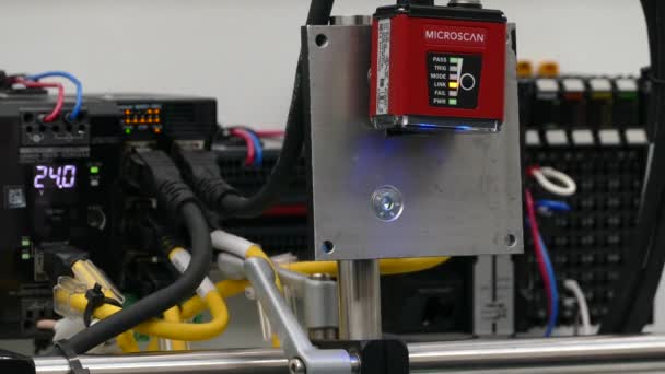 Bewegende mechanisme robot in productie — Stockvideo