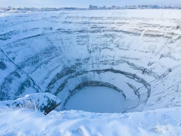 Elmas madenciliği için kimberlite huni