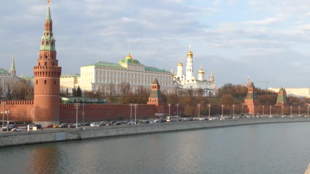 Kreml Moskau mit dem Fluss — Stockvideo