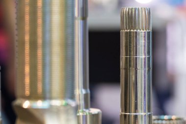 Bulanık arka planda metal matkap