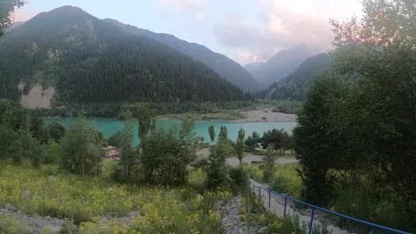 Górskie jezioro w Kazachstanie — Wideo stockowe