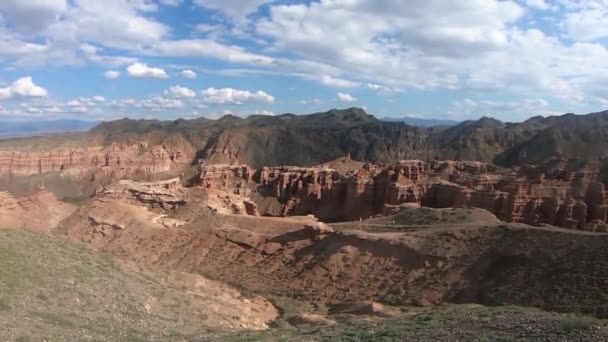 Bergen en ravijnen in Kazachstan — Stockvideo