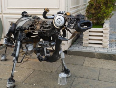 Moskova'da metal heykeli, 3.7.19, Paveletskaya