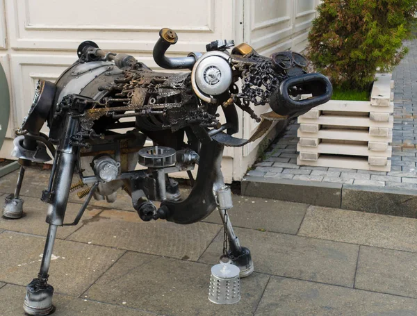 Escultura de vaca de metal en Moscú, 3.7.19, Paveletskaya —  Fotos de Stock