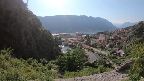 Das montenegrinische Tal im Frühling von der oberen Passage — Stockvideo