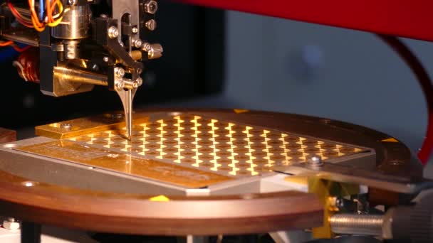 Dispositivo robotico per la fabbricazione di PCB — Video Stock