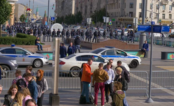 Policías con uniformes de protección — Foto de Stock