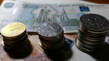 Rus parası ve kağıt faturaları.