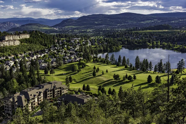 Golf Sahası ve Shannon Gölü Okanagan Vadisi Batı Kelowna British Columbia Kanada'da konut alt bölümü