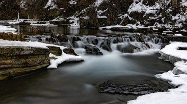 Mark Creek Marysville Falls yakınındaki Kimberley British Columbia Kanada kış