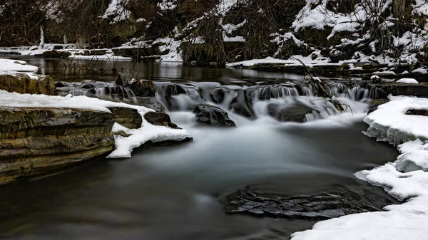 Mark Creek Falls Marysville nedaleko Kimberley Britská Kolumbie Kanada v zimě — Stock fotografie