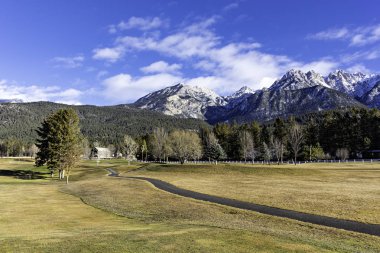 Golf Sahası Fairmont Hot Springs yakınındaki Invermere British Columbia Kanada'da erken kış Doğu Kootenays