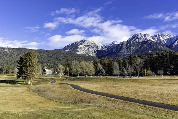 Golf Sahası Fairmont Hot Springs yakınındaki Invermere British Columbia Kanada'da erken kış Doğu Kootenays