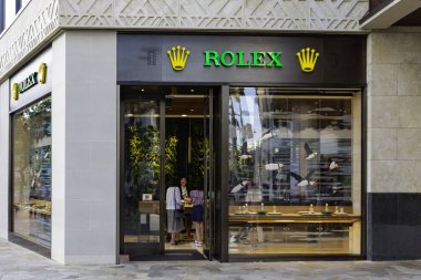 Honolulu Hawaii Abd - 2 Nisan 2019: Waikiki Plajı'nda bir Rolex Watch mağazası. Rolex Sa İsviçreli lüks saat üreticisi.