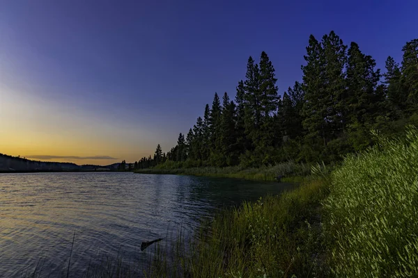 Lago Alleyne ao pôr do sol em Kentucky Alleyne Provincial Park perto de Merritt British Columbia Canadá — Fotografia de Stock