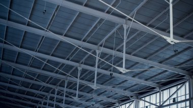 Gümüş folyo ve çatı yapı çelik