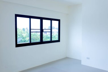 siyah duvar alüminyum pencere ve kapı