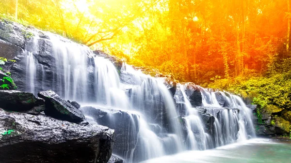 Пейзаж Фото Huay Mae Камин Водопад Удивительный Водопад Прекрасном Осеннем — стоковое фото