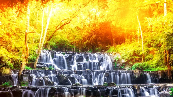 Landschaftsfoto Huay Mae Kamin Wasserfall Erstaunlicher Wasserfall Wunderbarem Herbstwald Schöner — Stockfoto