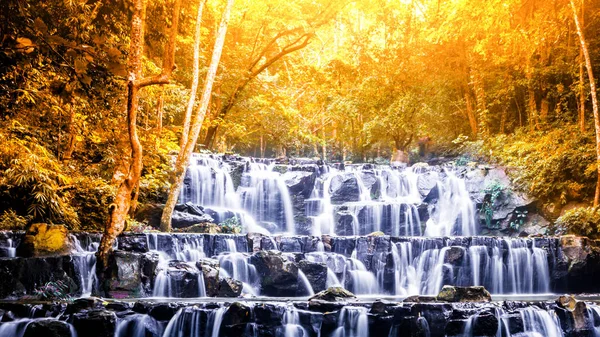 Пейзаж Фото Huay Mae Камин Водопад Удивительный Водопад Прекрасном Осеннем — стоковое фото