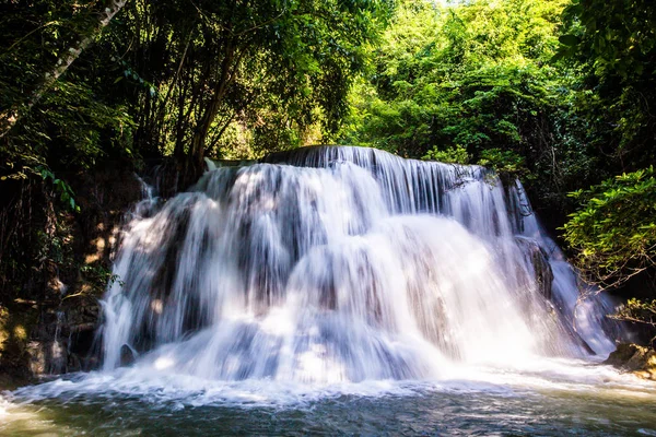 Landschaftsfoto Huay Mae Kamin Wasserfall Erstaunlicher Wasserfall Wunderbarem Herbstwald Schöner — Stockfoto