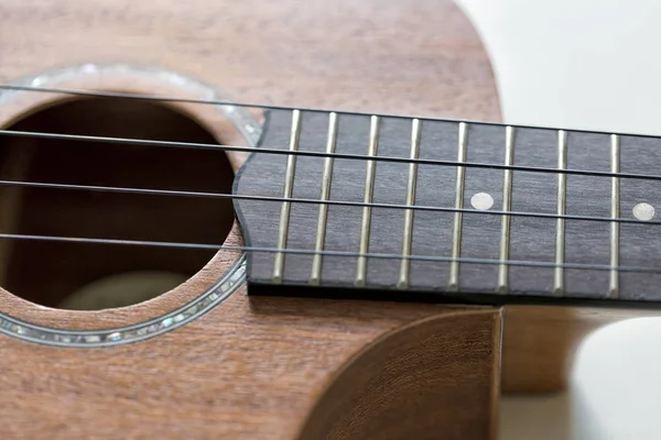 Ukulele Fretboard yakından.