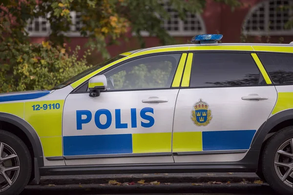 Polizia Svedese Auto Parcheggiata Con Foglie Autunnali — Foto Stock