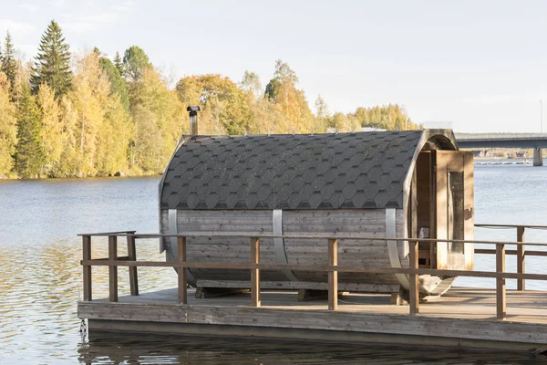 Sauna Schwimmt Herbst Auf Dem Fluss Stockfoto