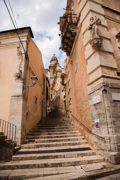 Coloridas Casas Calles Antiguo Pueblo Medieval Ragusa Sicilia Italia —  Fotos de Stock