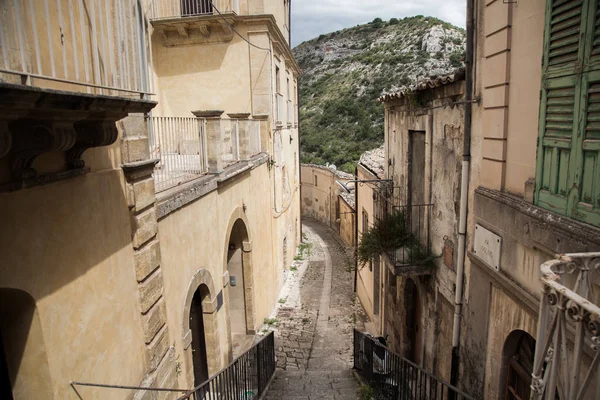 Coloridas Casas Calles Antiguo Pueblo Medieval Ragusa Sicilia Italia —  Fotos de Stock