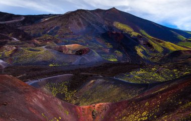 Etna Milli Parkı krater, Catania, Sicilya ile volkanik manzara panoramik