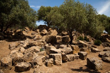 Sicilya, İtalya bölgesindeki Agrigento yakınlarında tapınaklar vadisi harabelerde görünümünü