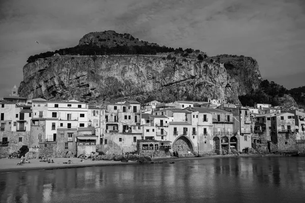 Hermosa Vista Antigua Ciudad Medieval Cefalu Pequeña Ciudad Mar Sicilia — Foto de Stock
