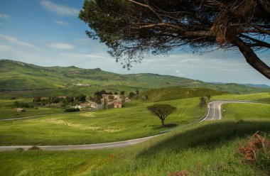Hill ve Sicilya İtalya Madonie dağlarında dağ manzarası. 