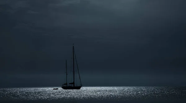 Küçük Yatta Yalnız Çok Sessiz Mavi Denizin Cefalu Talya — Stok fotoğraf