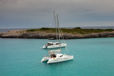Güzel plaj Mallorca, İspanya. Yaz. Tatil. Deniz suyu.