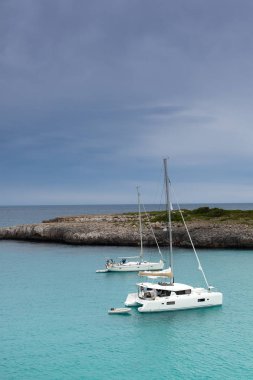 Güzel plaj Mallorca, İspanya. Yaz. Tatil. Deniz suyu.