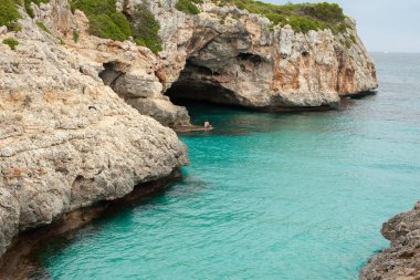 Güzel plaj Mallorca, İspanya. Yaz. Tatil. Deniz suyu.