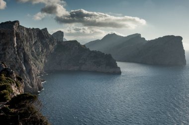 Günbatımı gökyüzü doğa manzara de Formentor kap içinde Mallorca balearic Islands, İspanya Kuzey.
