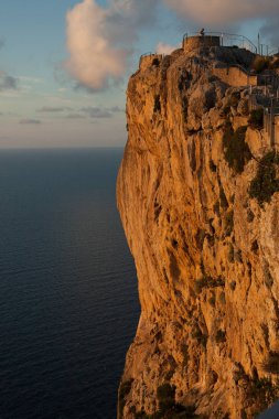 Günbatımı gökyüzü doğa manzara de Formentor kap içinde Mallorca balearic Islands, İspanya Kuzey.
