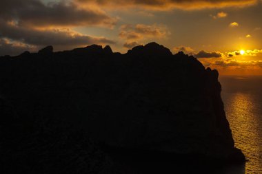 Günbatımı gökyüzü doğa manzara de Formentor kap içinde Mallorca balearic Islands, İspanya Kuzey.