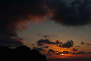 Günbatımı gökyüzü doğa manzara de Formentor kap içinde Mallorca balearic Islands, İspanya Kuzey.