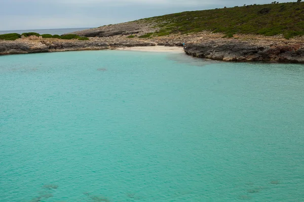 Güzel plaj Mallorca, İspanya. Yaz. Tatil. Deniz suyu.