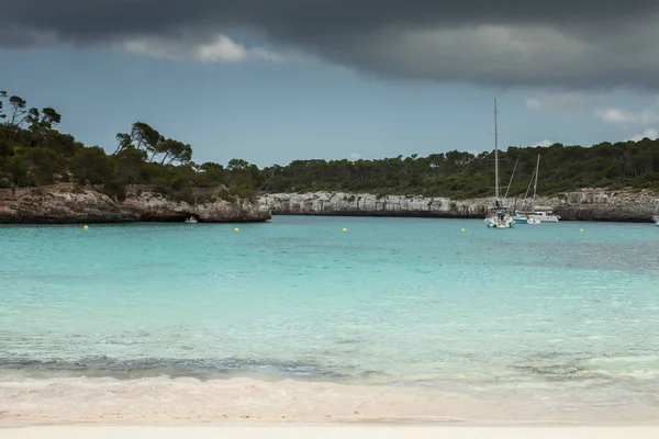 Güzel plaj Mallorca, İspanya. Yaz. Tatil. Deniz suyu.