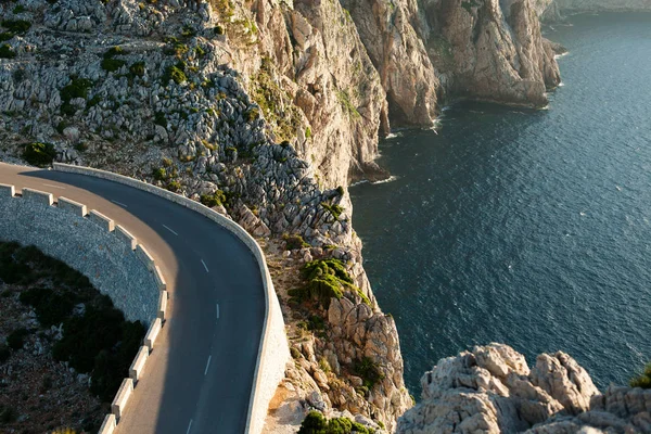 Günbatımı gökyüzü doğa manzara de Formentor kap içinde Mallorca balearic Islands, İspanya Kuzey.