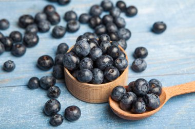 Çeşitli taze yaz meyveleri. Üstten görünüm. Çilek meyve renk gıda dessertberries karıştırın. Antioksidan, detoks diyet, organik meyve.