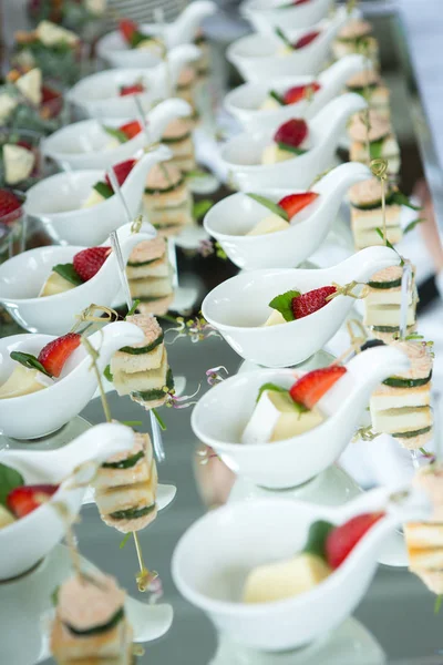 Ristorazione Food Wedding Event Table Linea Buffet Matrimonio Delizioso Antipasto — Foto Stock