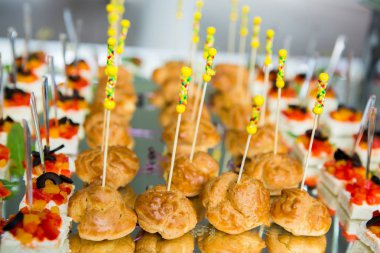 Gıda düğün olay tablo yemek servisi. Büfe doğrultusunda düğün. Lezzetli meze yakın çekim. 