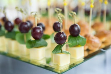 Gıda düğün olay tablo yemek servisi. Büfe doğrultusunda düğün. Lezzetli meze yakın çekim. 