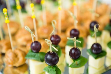 Gıda düğün olay tablo yemek servisi. Büfe doğrultusunda düğün. Lezzetli meze yakın çekim. 